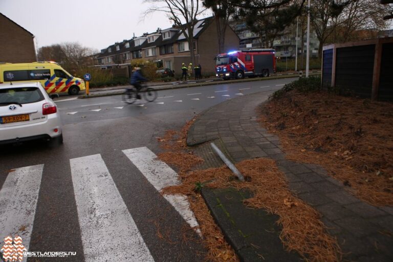 Automobilist ramt aanbouw bij woning