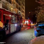 Middelbrand door kaars in portiekwoning