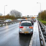 Ongeluk met drie voertuigen op de A20