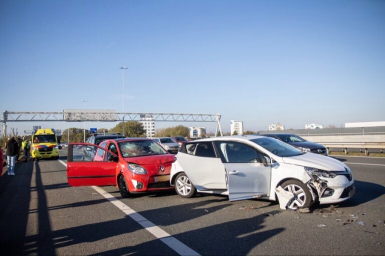 Ongeval met 4 auto’s op snelweg A20