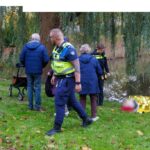 Drie jongens redden man uit het water