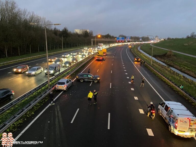 Verkeer op A13 vast na dubbel ongeluk