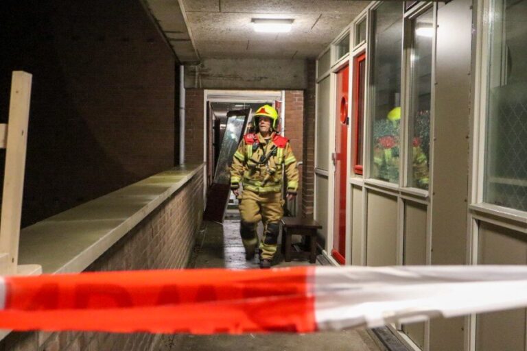 Hulpdiensten groots ingezet na explosie in portiek