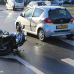 Motorrijder onderuit door spiegelglad wegdek