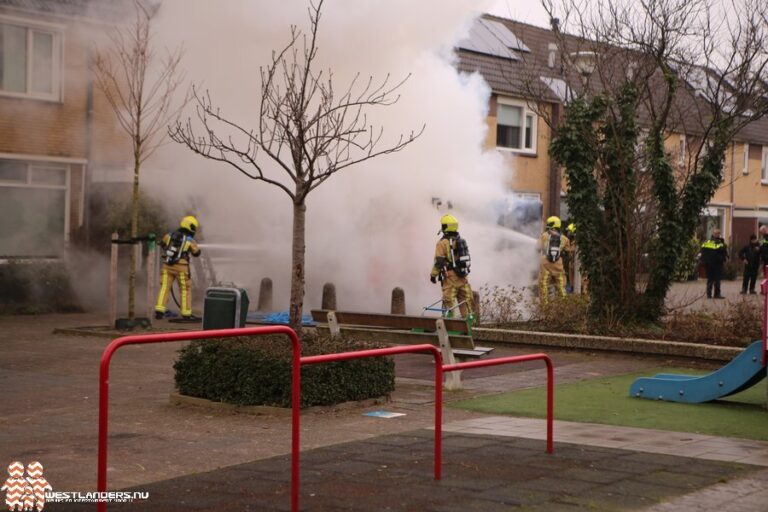 Aanhanger van aannemer uitgebrand bij woning