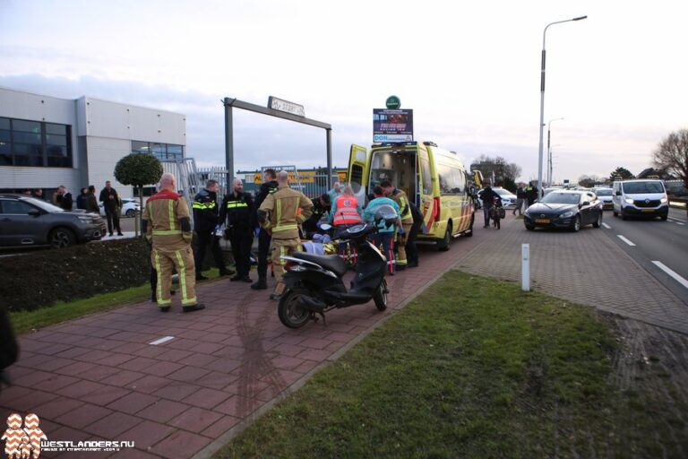 Scooterrijder te water na ongeluk Nieuweweg