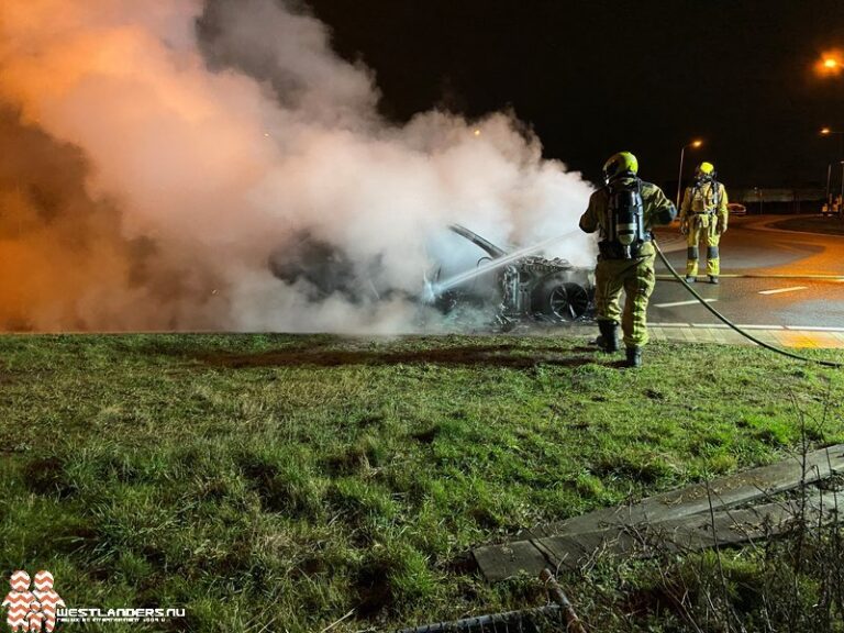 BMW uitgebrand op de Oostelijke Randweg