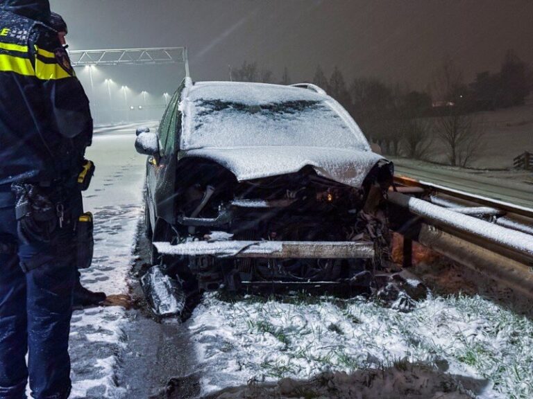 Ongeluk op A20 door sneeuwval