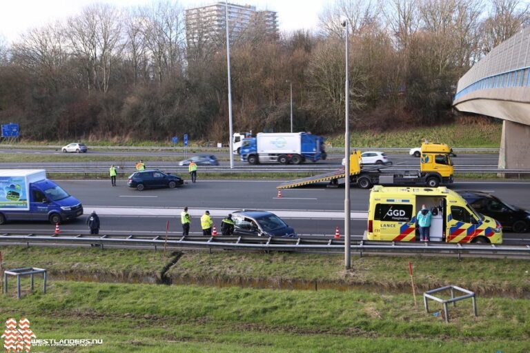 Automobilist gewond na ongeluk op A4