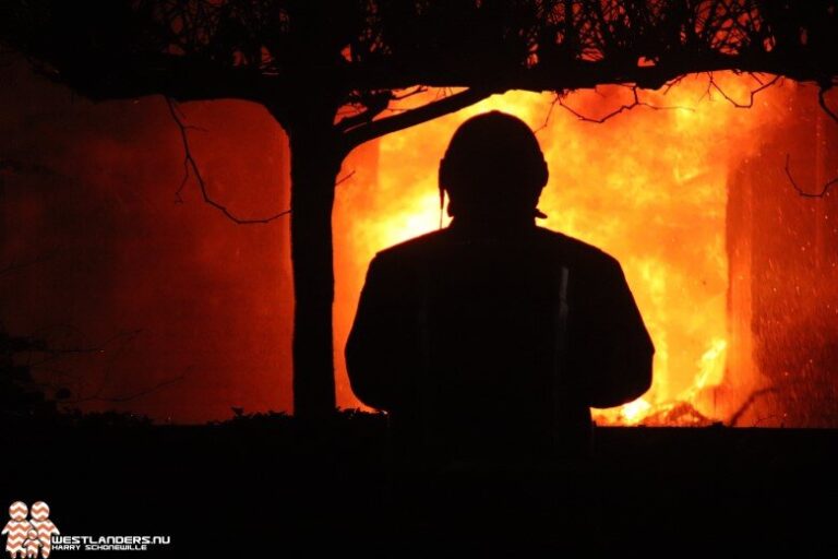 Zeer grote brand in autosloperij Zoetermeer