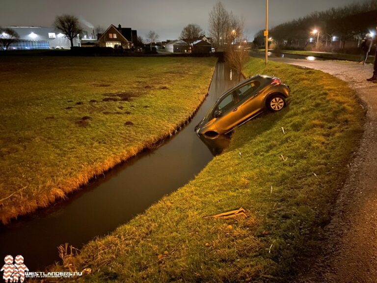 Voertuig te water aan de Hoge Noordweg