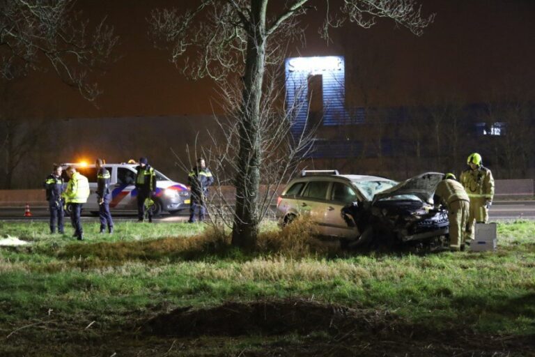 Automobilist gevlucht na eenzijdig ongeluk A20