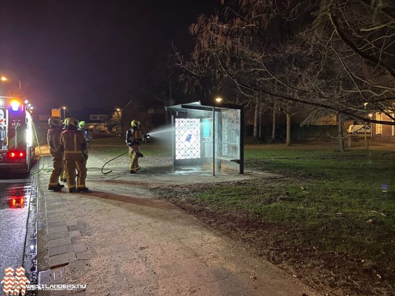 Brandstichting in bushokje Dijkweg