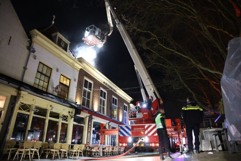 Grote brand boven restaurant Beestenmarkt