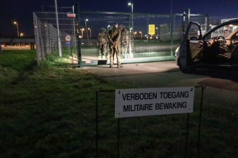 Grote militaire oefening in de Waalhaven