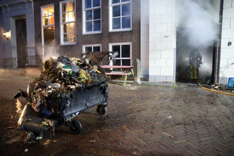 Containers in brand bij studentenhuizen Oude Delft