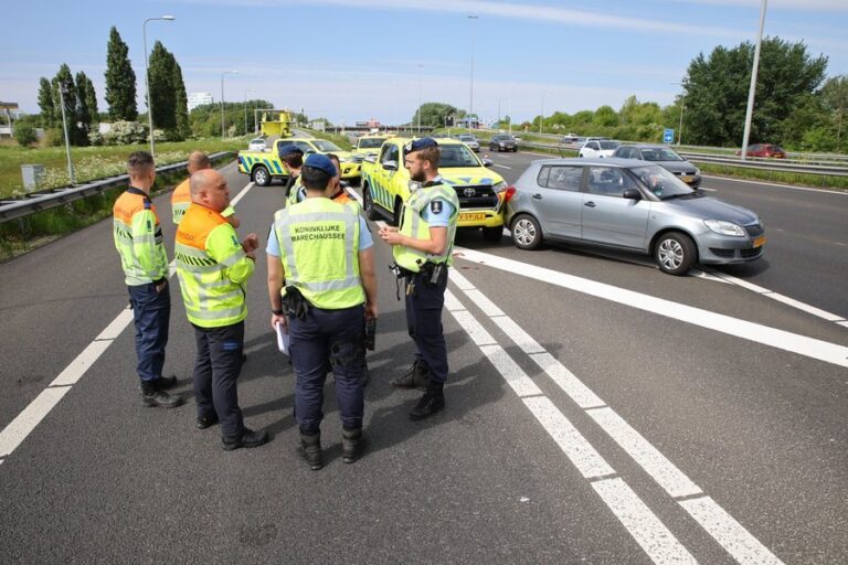 Aanhoudingen en boetes na aanrijding voertuig Rijkswaterstaat