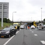 Auto op z’n dak na ongeval op A4