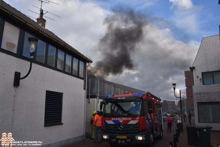 Schuttingbrand bij winkel de Hoofdstraat