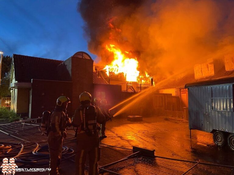 Voormalig café Delfland in vlammen op