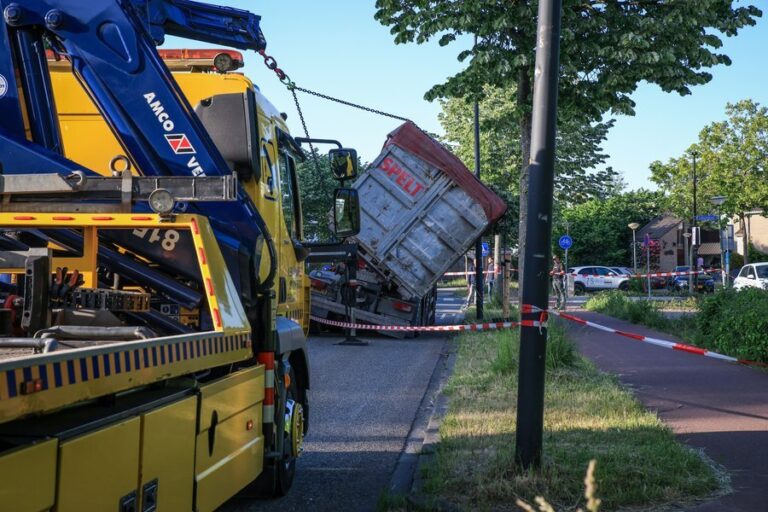 Chauffeur verlies bijna grote container