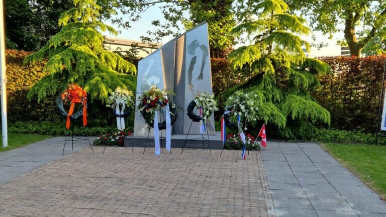 Bloemen bij herdenkingsmonument verdwenen