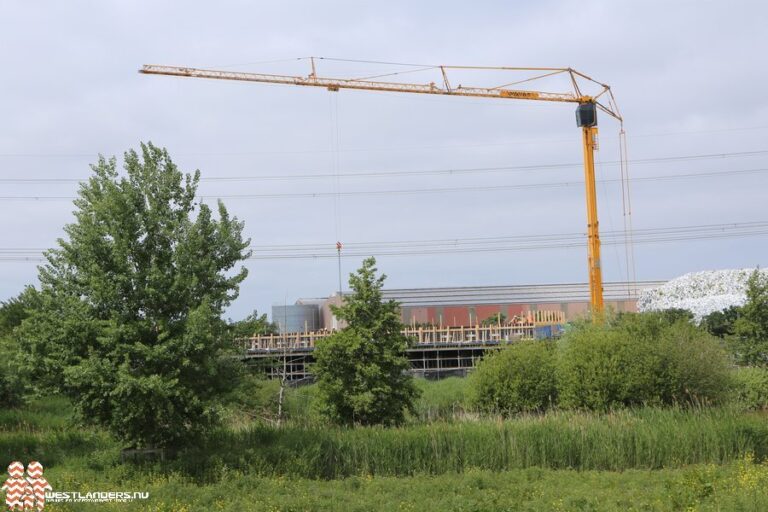 Brug in aanbouw naast de Wippolderlaan