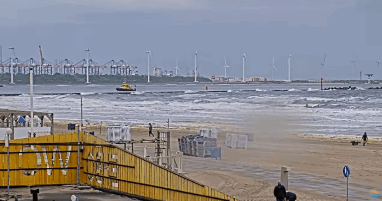 Zoektocht op zee na vondst lege kajak