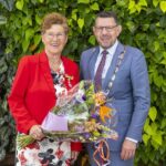 Uitgesteld lintje uitgereikt aan Poeldijkse vrijwilligster