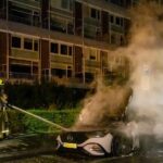 Dure Mercedes in brand aan laadpaal