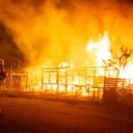 Grote uitslaande brand verwoest tuinhuis
