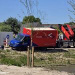 Bedrijfswagen vast in de berm