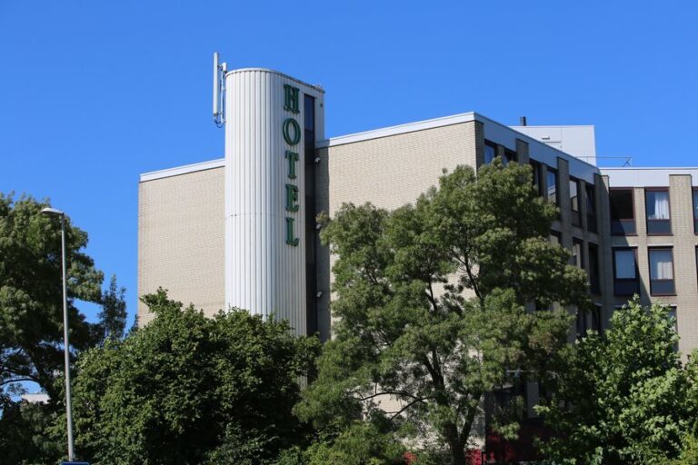 WV: Hoe zit het met het Carlton Hotel en de mensen die daar verblijven?