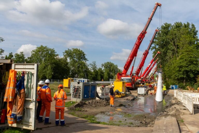Warmwaterleiding de grond in