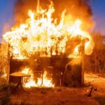 Twee tuinhuisjes uitgebrand bij Vijfsluizen