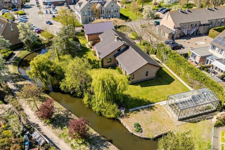 Gemeente Midden Delfland koopt bungalow voor seniorenappartementen